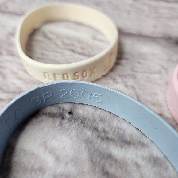 Boston Red Sox Silicone Rubber Bracelets 3 - Picture 4 of 6